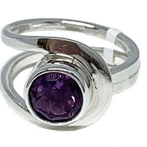 Sterling silver and 2.5 ct amethyst ring by A&R Jewellery | Effusion Art Gallery + Cast Glass Studio, Invermere BC